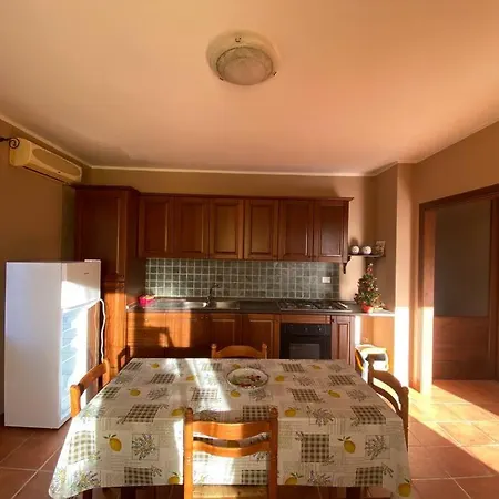 아파트 Appartamento/casa Vacanze A Nocera Terinese